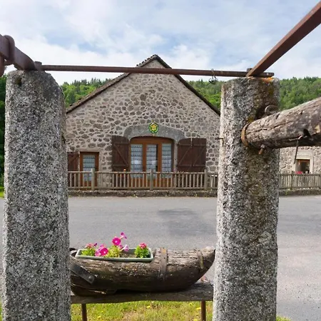 De France 6 Personnes A Pierrefiche Pierrefiche (Lozere)