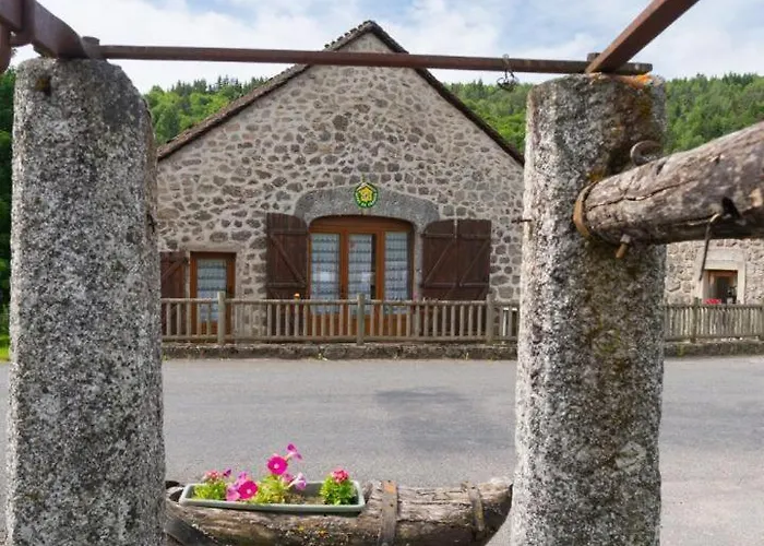 De France 6 Personnes A Pierrefiche Pierrefiche (Lozere)